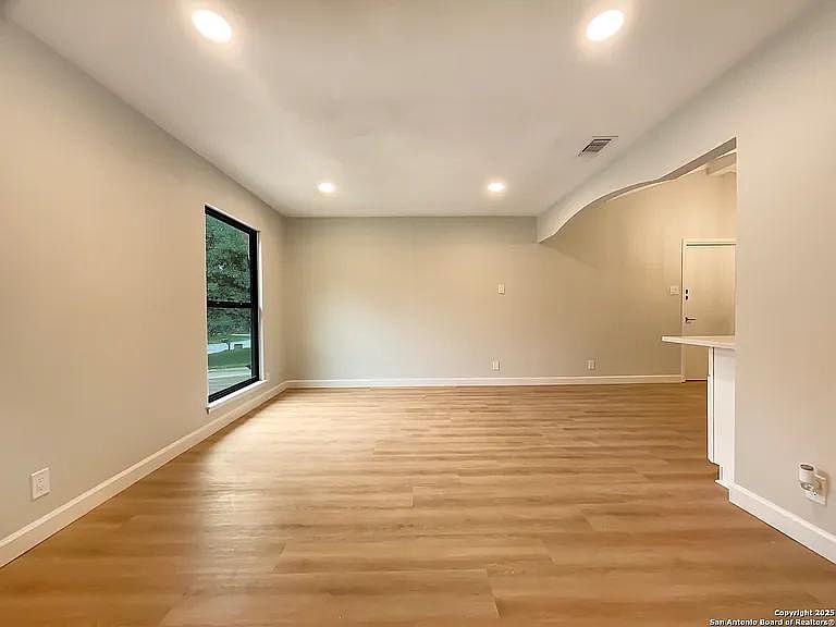 1st image of 1725 Searcy Dr #1007