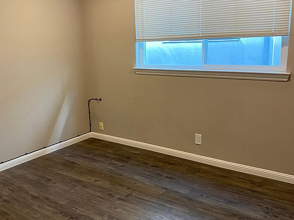 2nd image of 148 Southwood Ctr #2