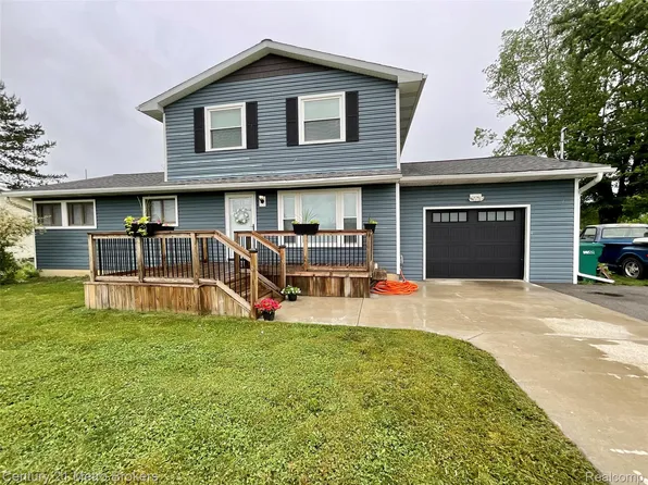 7094 Reid Rd, Swartz Creek, MI 48473
