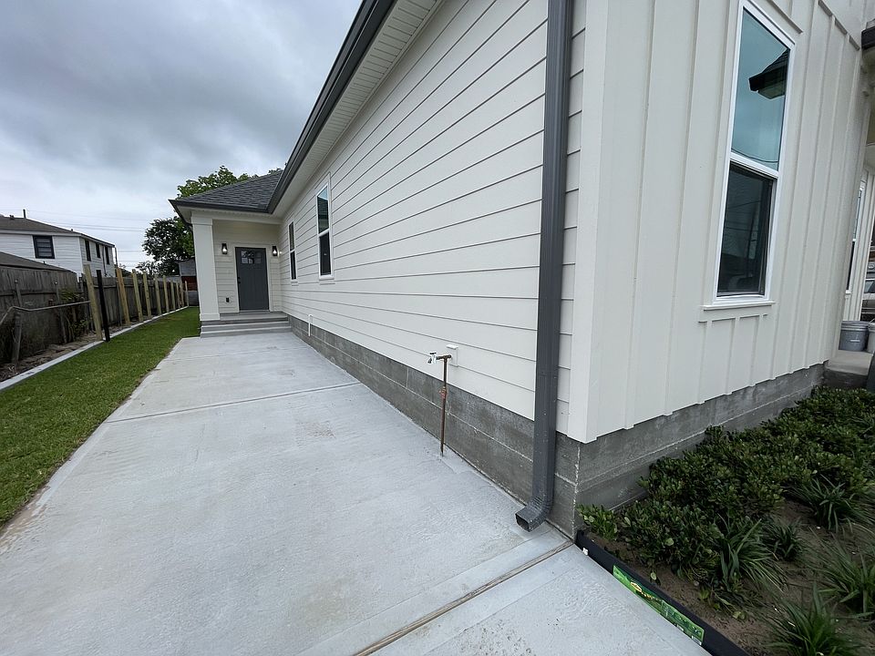 1st image of 1335 Angela St #1335