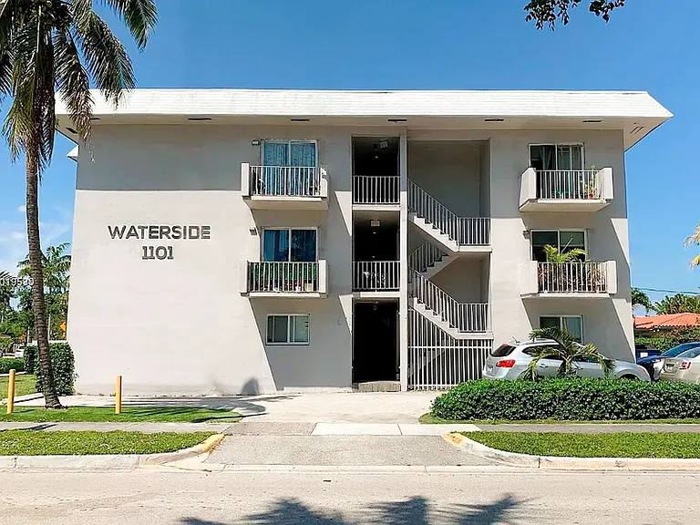 Waterside Apartments — Photo 11