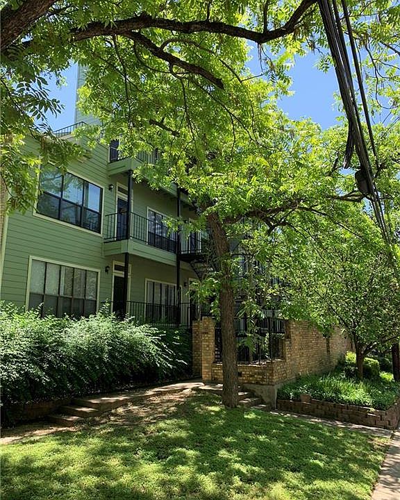 1st image of 915 W 22nd St #1/2-302