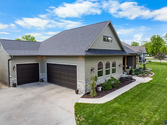 3rd image of 805 S Scarlet Oak Trl