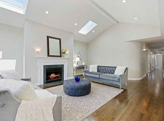 3rd image of 2457 N Halsted St #4N