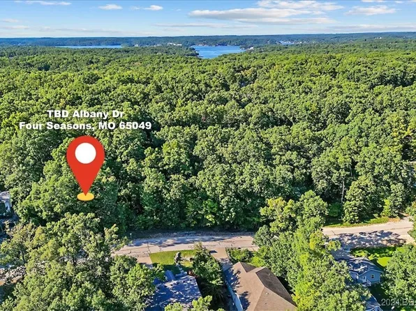 425 Albany Dr, Lake Ozark, MO 65049