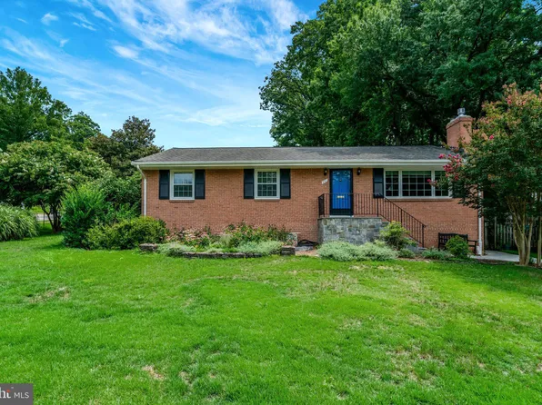 821 N Latham St, Alexandria, VA 22304