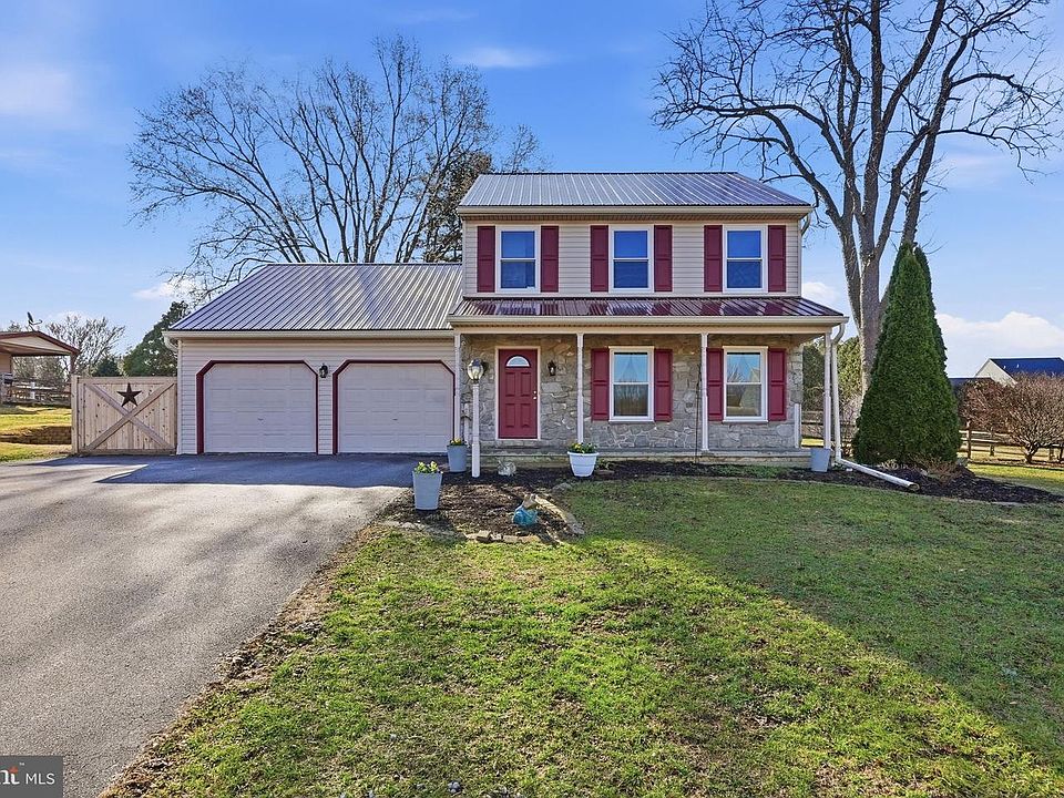 1st image of 824 Ridge Ave