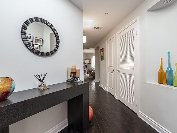 4th image of 4424 Whitsett Ave APT 208