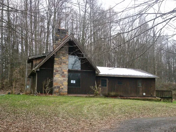 494 Gilmore Rd, New Castle, PA 16102