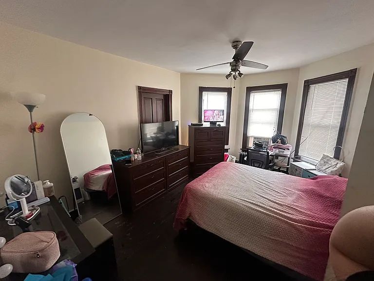 212 Lackawanna Ave — Photo 5