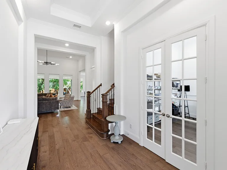816 Omaha Trl — Photo 8