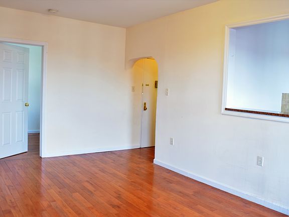 2nd image of 556 17th St #2X