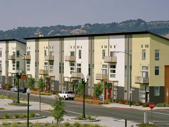 21 Covent Ln, Oakland, CA 94608