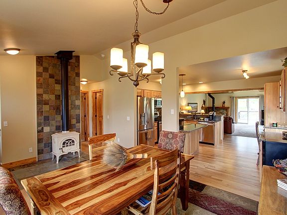 Large eating area & kitchen