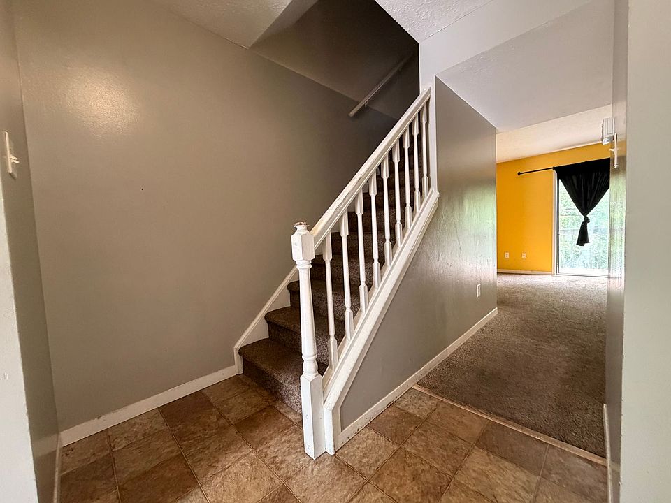 1st image of 576 E Graham Pl