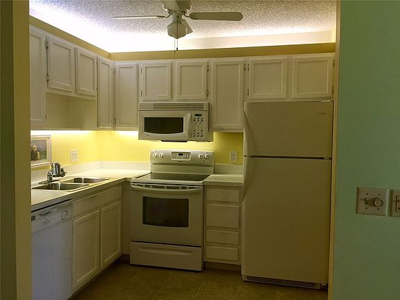 5th image of 1225 NW 21st St Unit 28-2811
