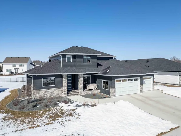 324 25th Ave E, West Fargo, ND 58078