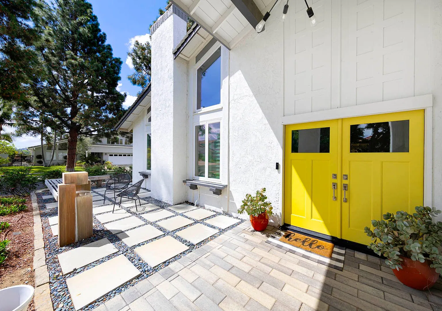 Charming Corner Lot Home on Oversized 10,000 Sq Ft Lot — Photo 3