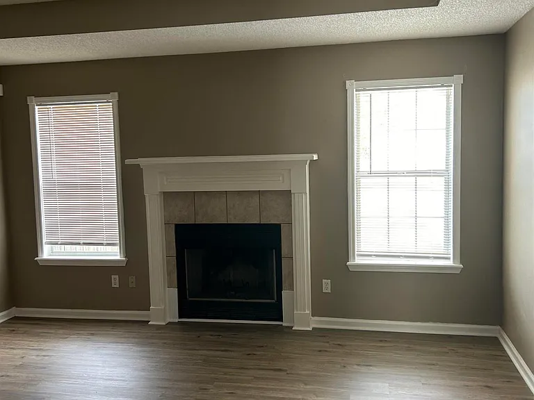 100 Wynfield Ln — Photo 3