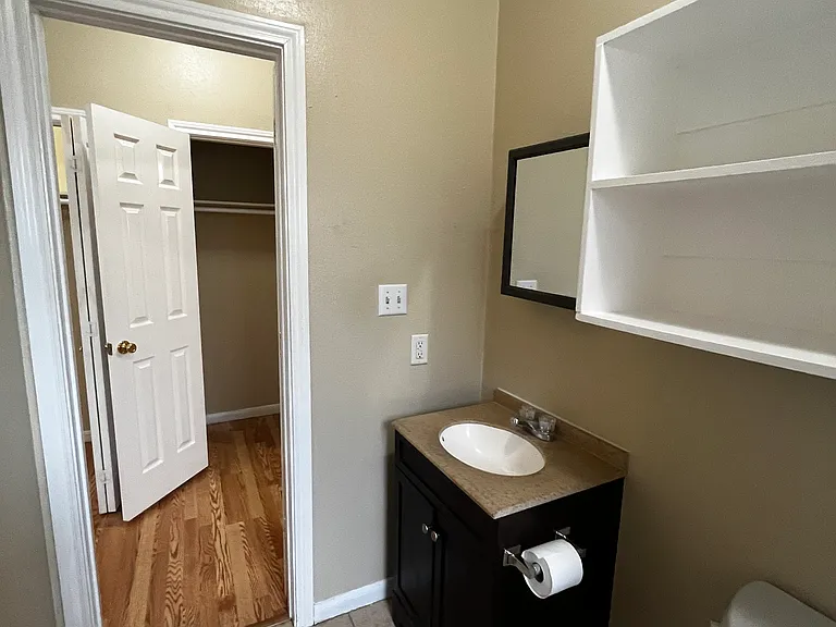 717 W Alabama St #5 — Photo 9