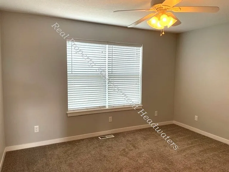 4747 Shore View Rd — Photo 11
