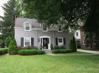 459 Fisher Rd, Grosse Pointe, MI 48230