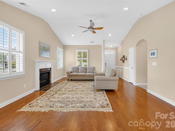 3rd image of 14004 Helen Benson Blvd