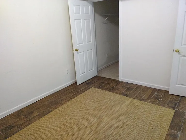 This room has a walk in robe also