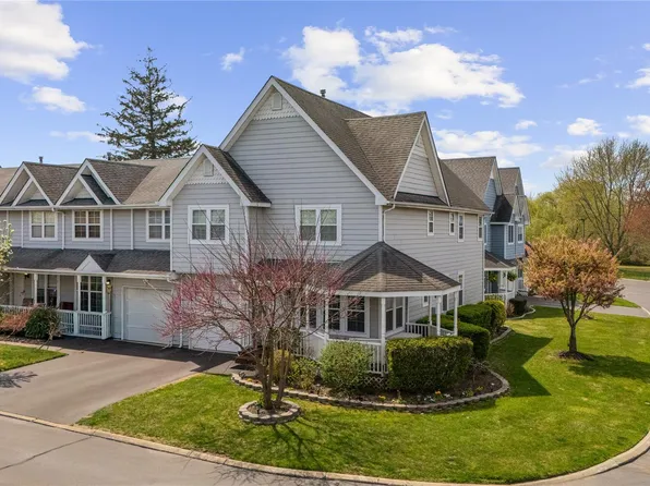 1 Clubhouse Circle, Central Islip, NY 11722
