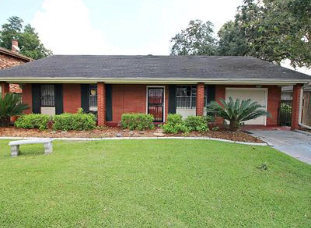 4 bed, 3.5 bath, 2070 sqft, $2,400 — Photo 1