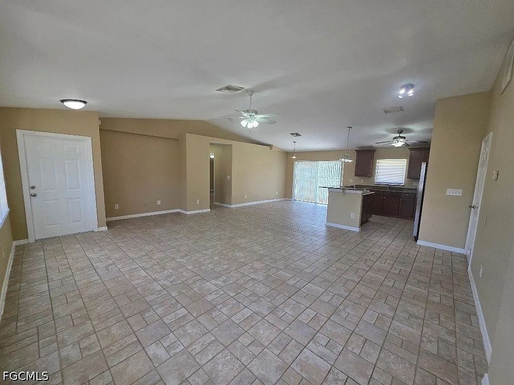 2 bed, 1.5 bath, 1231 sqft, $1,495 — Photo 4