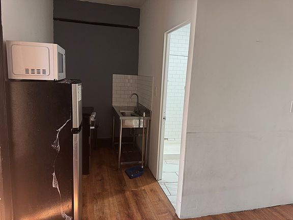 4th image of 1085 Sutphin Blvd #2