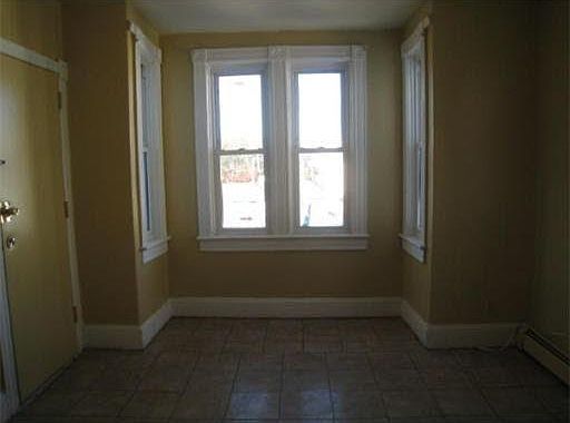 2nd image of 9 Magdalene St APT 1