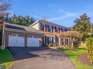 7985 Foxmoor Dr, Dunn Loring, VA 22027