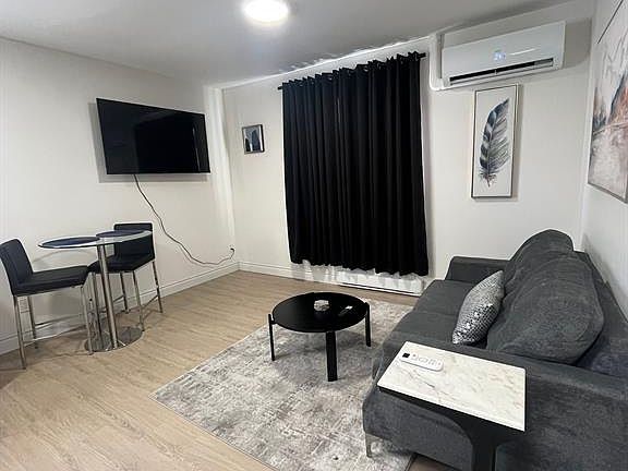 4th image of 808 Ottawa St #4