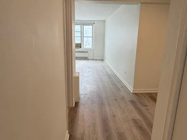 7520 Ridge Boulevard image 10 of 21