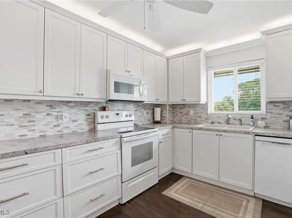 2079 Barkeley Ln APT 24, Fort Myers, FL 33907