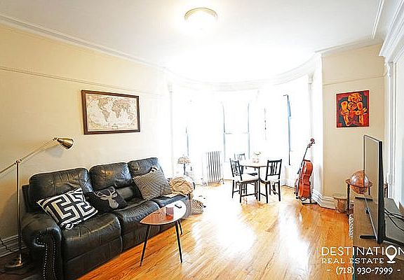 3rd image of 272 6th Ave APT 4L