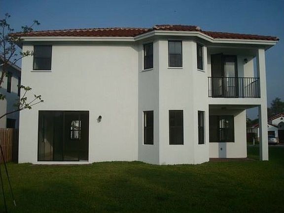 3rd image of 905 NW 104th Ave