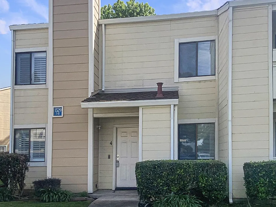 1529 Pyrenees Ave #4