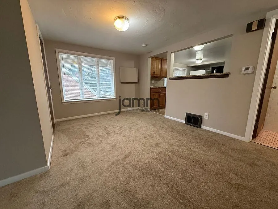 2-Bedroom Duplex apartment in South Euclid!! — Photo 2