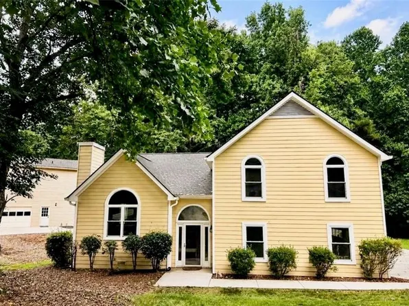 8618 Wood Springs Ct, Douglasville, GA 30135