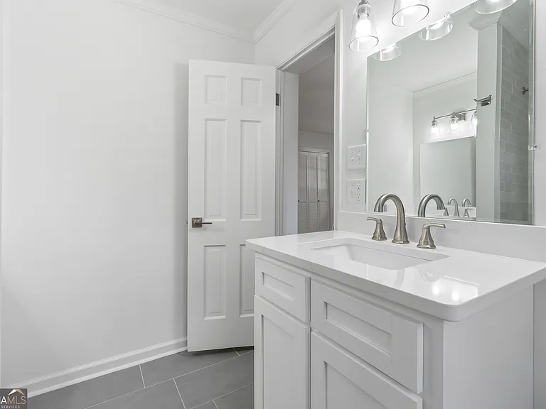 223 Brookwood Dr — Photo 28