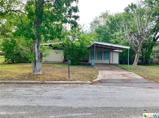 205 Dugger St, Edna, TX 77957