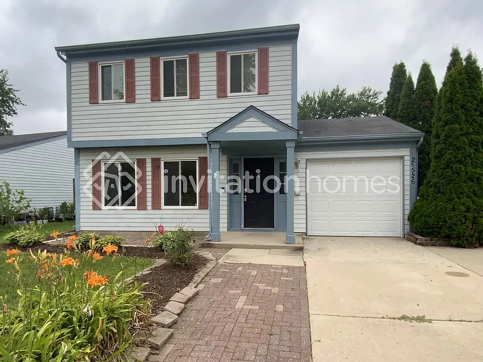 2S526 Cynthia Dr