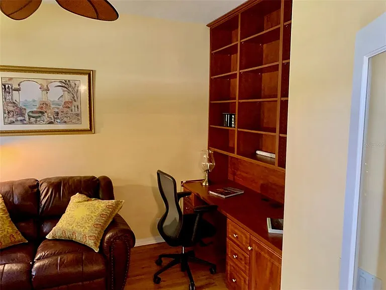2775 Royal Palm Dr — Photo 9