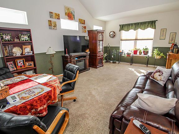 4th image of 4172 White Spruce Ln