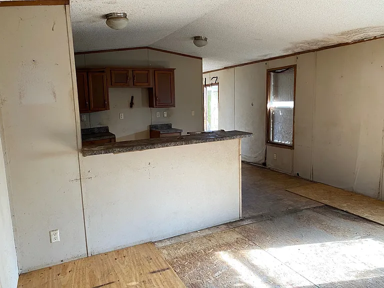 1233 Suncrest Cir — Photo 16