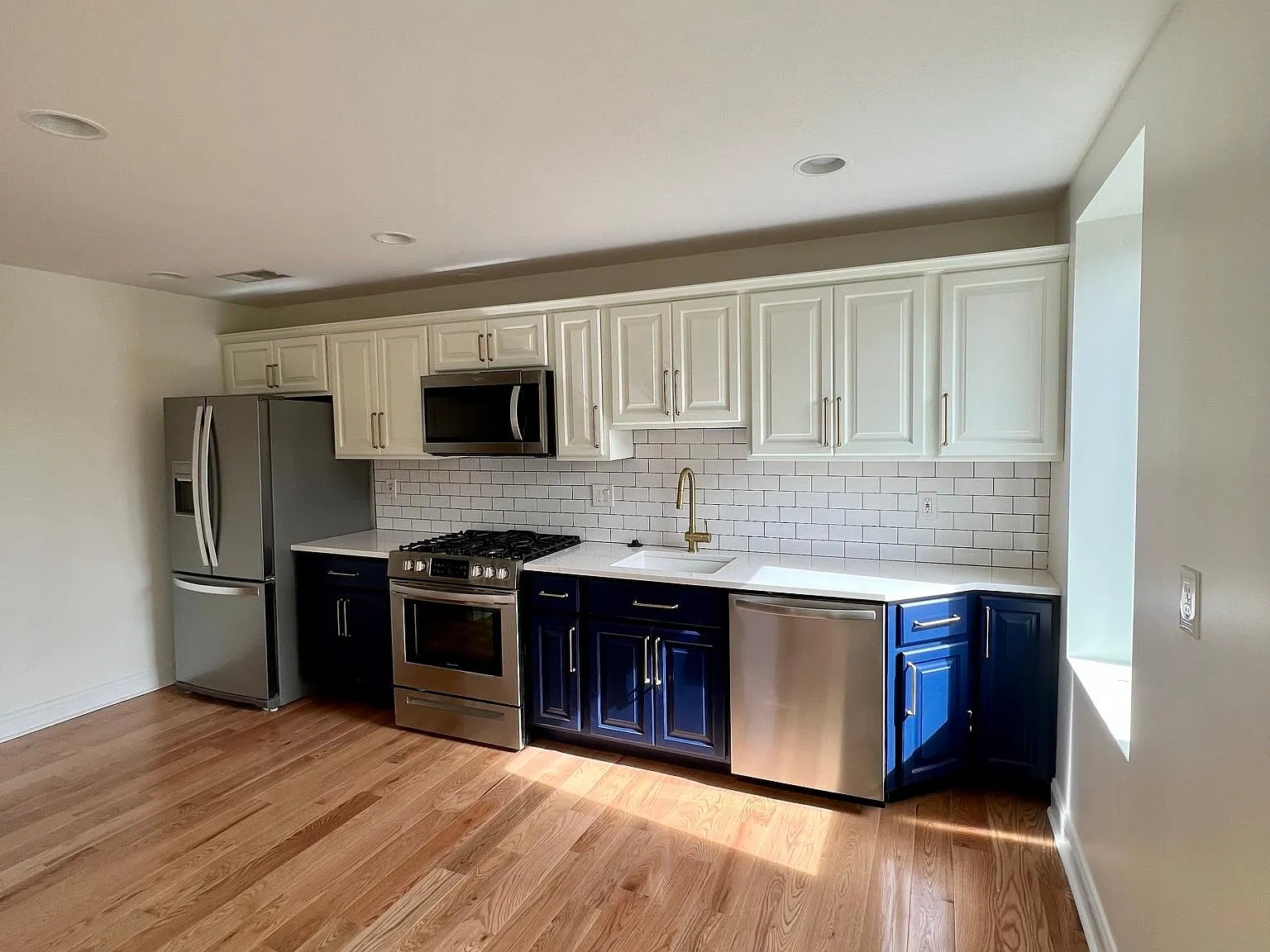 2 bed, 1.5 bath, 1200 sqft, $2,575 — Photo 2