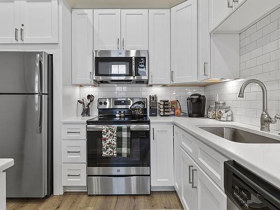4th image of 302 Main St Suite B
